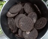 A picture of step 1 of Oreo biscuit's Flower pot.