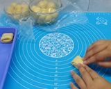 Foto langkah ke 5 dari resep Bolen pisang coklat keju.