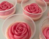 Foto langkah ke 4 dari resep Puding mawar.