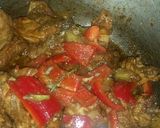 Foto del paso 2 de la receta: Pollo guisado con pimientos morrones