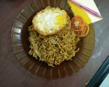 Foto langkah ke 6 dari resep Mie goreng mandes pedes mantep.