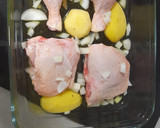 Foto del paso 3 de la receta: Pollo al horno con patatas y salsa