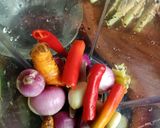 Gambar langkah 1 resipi Ayam Masak Asam Pedas.