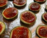 Cukkini mini “pizza” recept fázis 2 fotója