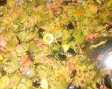 صورة لخطوة 2 من وصفة اساور السميد محشية خضر