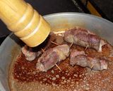 Foto del paso 11 de la receta Saltimboca rellenos con jamón crudo y hojas de salvia en reducción de vino tinto