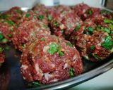 A picture of step 1 of Beef meat ball.