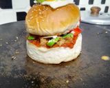 A picture of step 3 of Pizza Burger.