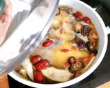 Hình bước làm 4 của món Gà Vàng Tiềm Thảo Dược
