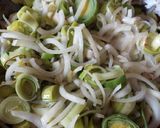 Une image de l'étape 1 de Tarte poireau-oignon-feta.