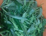 Foto langkah ke 1 dari resep Tumis Kangkung Simpel.