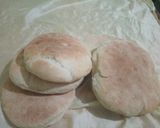صورة لخطوة 2 من وصفة كسرة السميد🥖 🍞🥐 باللبن 🥛 خفيفه ريشه 😋