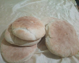صورة لخطوة 2 من وصفة كسرة السميد🥖 🍞🥐 باللبن 🥛 خفيفه ريشه 😋