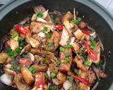 Hình bước làm 3 của món Lườn cá hồi kho tiêu