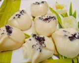 A picture of step 5 of White Rose Chocolate.