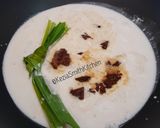 A picture of step 2 of Wajik ketan gula merah (sticky rice snack).