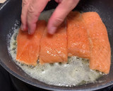Foto del paso 2 de la receta: Salmón con naranja, pasas y nueces