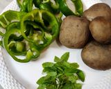 ক্যাপ্সিকাম গোল্ড কয়েন (Capsicum Gold Coin recipe in Bengali) রেসিপি ধাপ - 1 ছবি