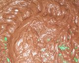 A picture of step 4 of Bannana and chocolate moose cake.
