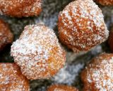 Foto del paso 6 de la receta: Bolitas de manzana rebozadas con helado de cookies