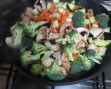 Foto del paso 6 de la receta: Wok de pollo con quinoa