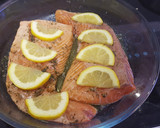 Foto del paso 2 de la receta: Salmón al horno sobre puré de boniato con ensalada