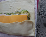 Foto del paso 3 de la receta: Empanada de hojaldre con calabacín queso y fiambre de pavo