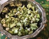 Une image de l'étape 9 de Concombres Noa marinés au jus de raisin blanc, olives noires, feta et persil.