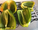 Une image de l'étape 1 de Pavés de truite aux tomates et poivrons verts.