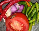 Foto langkah ke 1 dari resep Sambal Rawit Ikan Pari.