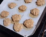Foto del paso 2 de la receta: Galletitas de avena, harina integral y manzana 🍎