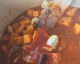 Une image de l'étape 2 de Mijoté de poulet aux patates douces.