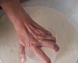 A picture of step 5 of گجیا سموسہ.