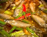 Hình bước làm 3 của món Cá Linh Kho Nước Dừa