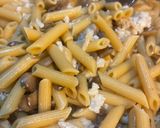 Foto del passaggio 5 della ricetta Penne con Funghi e Platessa