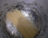 Foto langkah ke 6 dari resep Clam Fettuccine with Padang Sauce.