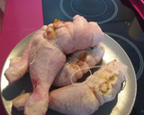 Foto del paso 4 de la receta: Muslos de pollo rellenos con salteado de judías