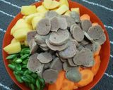 Foto langkah ke 2 dari resep Sop bakso sayuran.