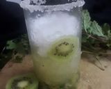 A picture of step 5 of Kiwi mocktail.