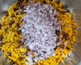 A picture of step 2 of Bhel chat.
