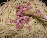 A picture of step 4 of Spaghetti al pesto di noce e pancetta.