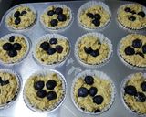 Foto langkah ke 4 dari resep Blueberry Oat Yoghurt Muffin.