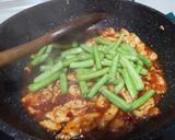 รูปขั้นตอนการทำที่ 2 ของ ไก่ผัดพริกถั่ว