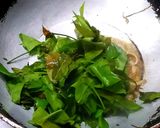 รูปขั้นตอนการทำที่ 2 ของ ผักเหลียงผัดไข่