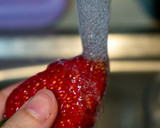 Foto del paso 1 de la receta: Desayuno saludable: fresas con leche y copos de maíz sin azúcar