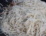 A picture of step 3 of Stir fried veg noodles.