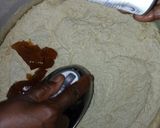 A picture of step 3 of Cherry giftcakes.