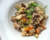 รูปขั้นตอนการทำที่ 6 ของ เห็ดออรินจิหมูสับผัดขึ้นฉ่าย สูตรนี้ใช้เครื่องปรุงโซเดียมต่ำค่ะ