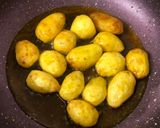 A picture of step 2 of Punjabi Dum Aloo.