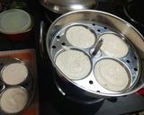 A picture of step 4 of Oats And sooji instant idli.